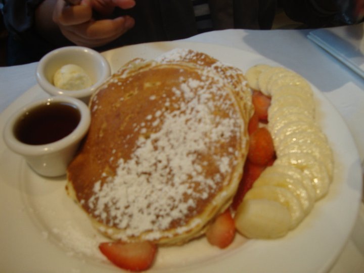 Buttermilk Pancakes with fresh fruits