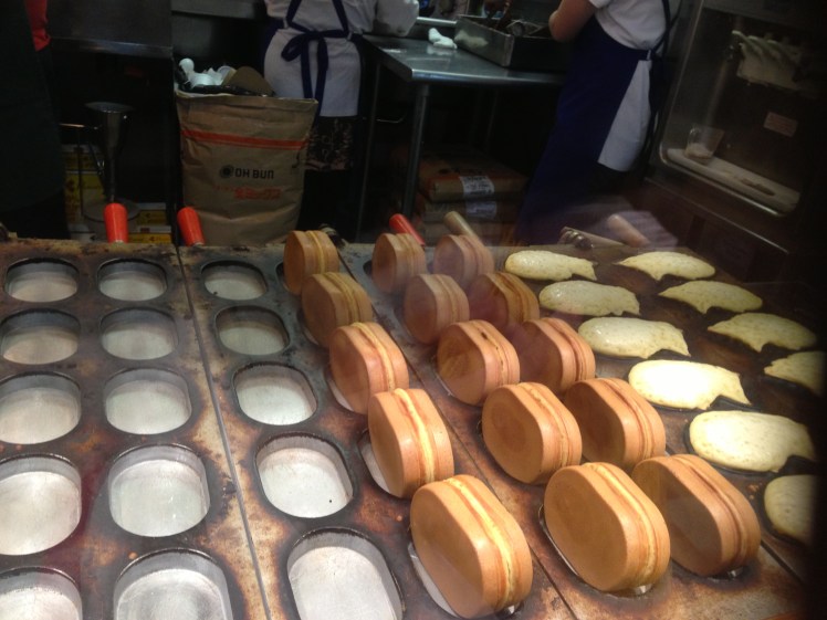 Oishinbo; serving Japanese classic snacks - Taiyaki & Obanyaki (filled with red bean paste)