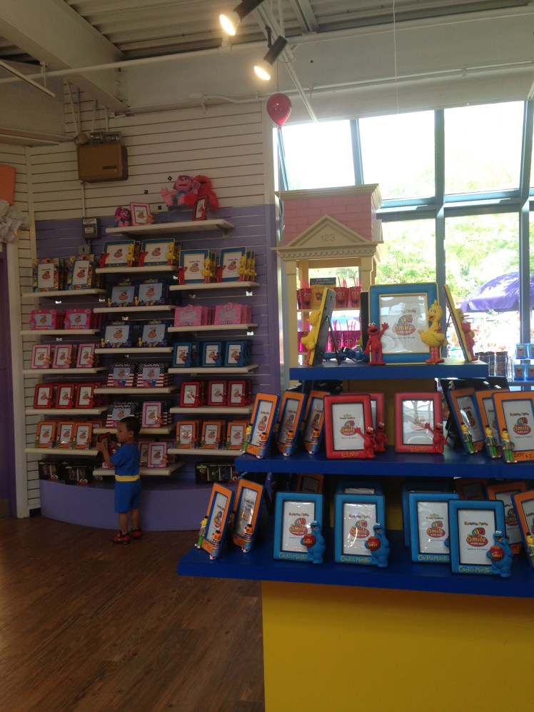 Shopping time: i love collecting frames from theme parks :D