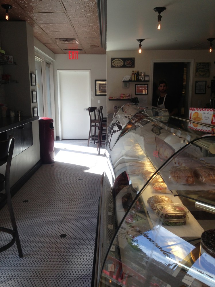 La Bergamote Chelsea; the counter full of goodness